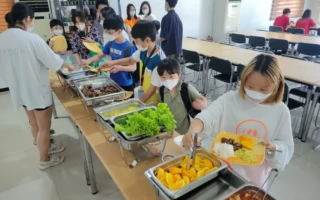 整個自助餐廳2