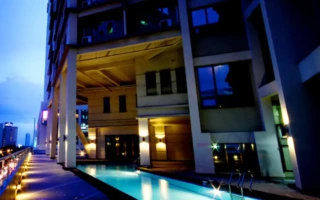 Manderin Plaza Hotel 水池