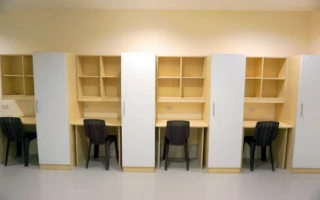 4人房書桌
